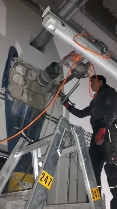 Bohrung an der Decke – MÄK Bohr